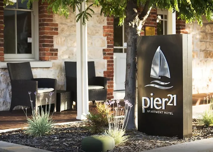 Pier 21 Riverside Apartment Hotel